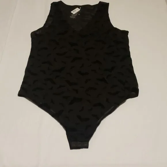 Torrid 2X Black Bat Velvet & Mesh V Neck Bodysuit - Picture 4 of 11